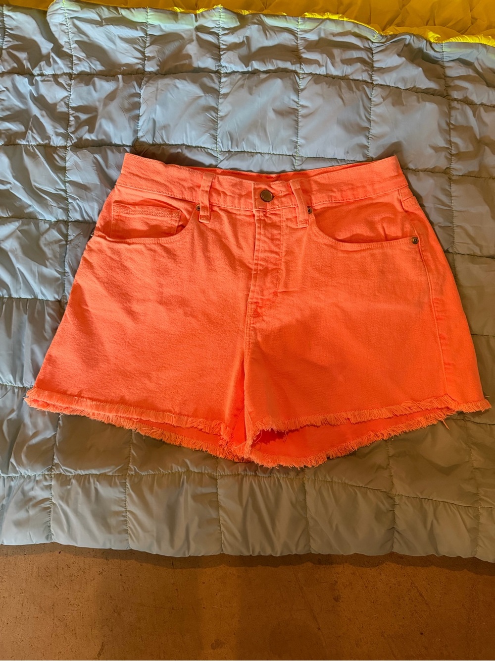 EUC Good American Neon Orange Frayed-Hem Jean Shorts size 6/28
